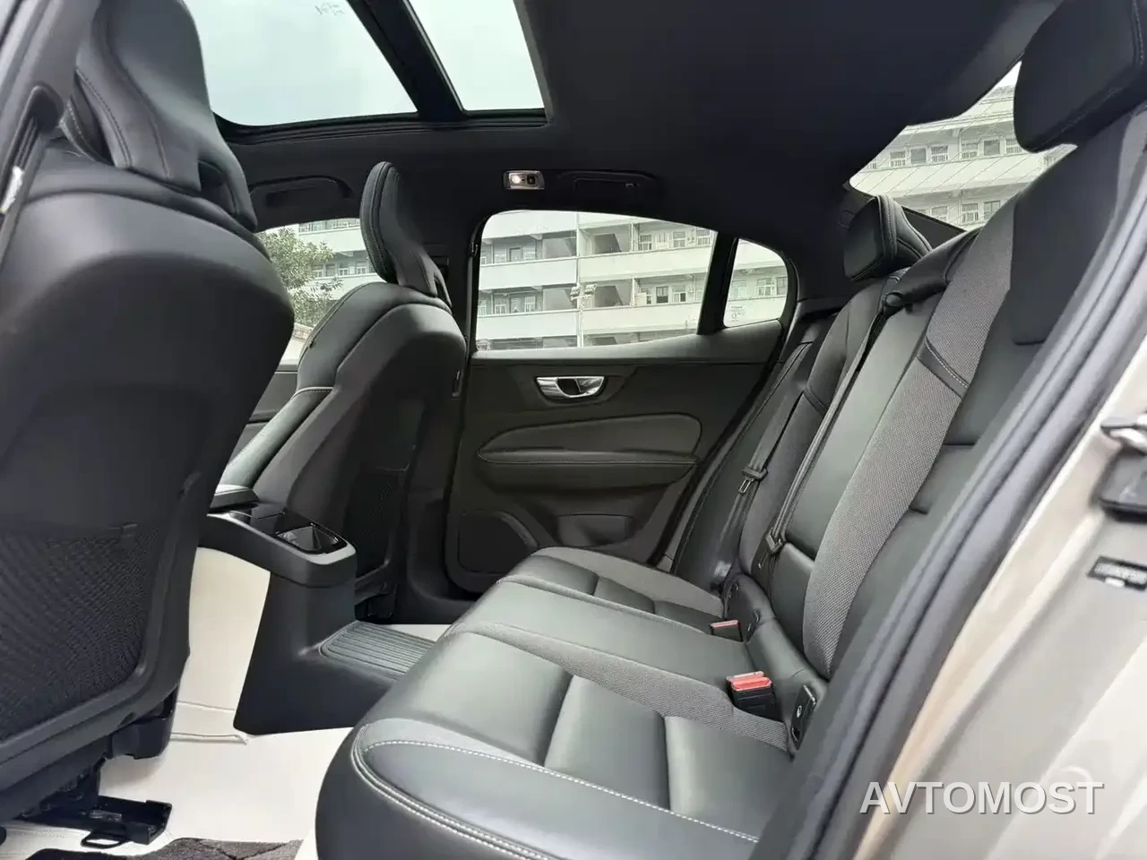 Volvo S60 Plug-in Hybrid 2021 T8 Twin Engine AWD R-Design Sport Edition — фото 5