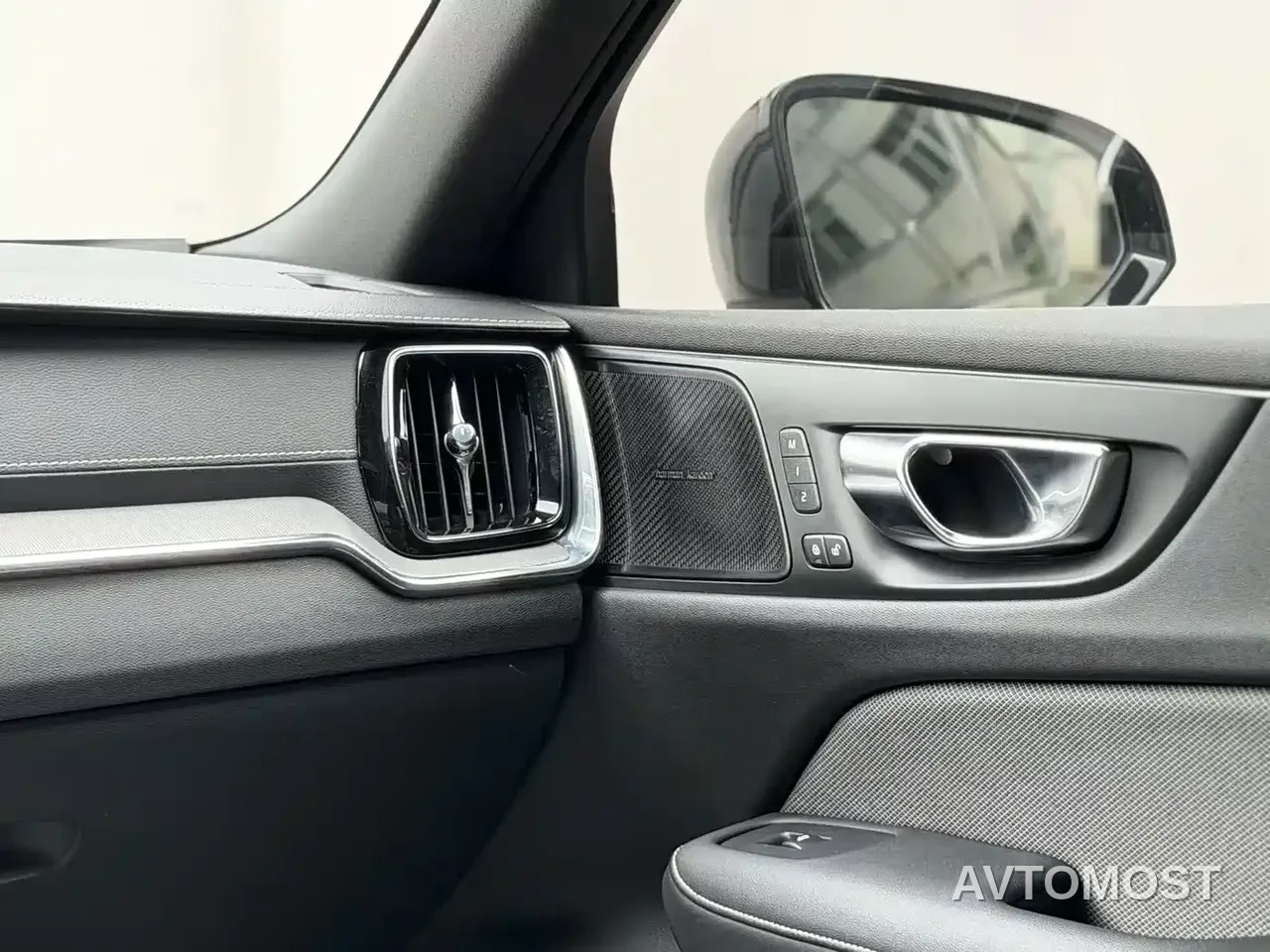 Volvo S60 Plug-in Hybrid 2021 T8 Twin Engine AWD R-Design Sport Edition — фото 7