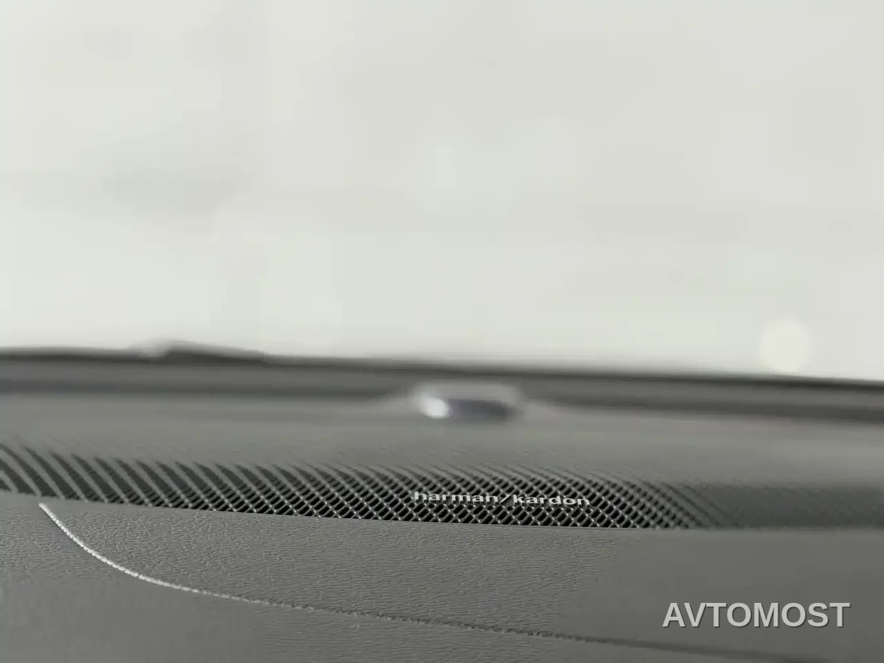 Volvo S60 Plug-in Hybrid 2021 T8 Twin Engine AWD R-Design Sport Edition — фото 9