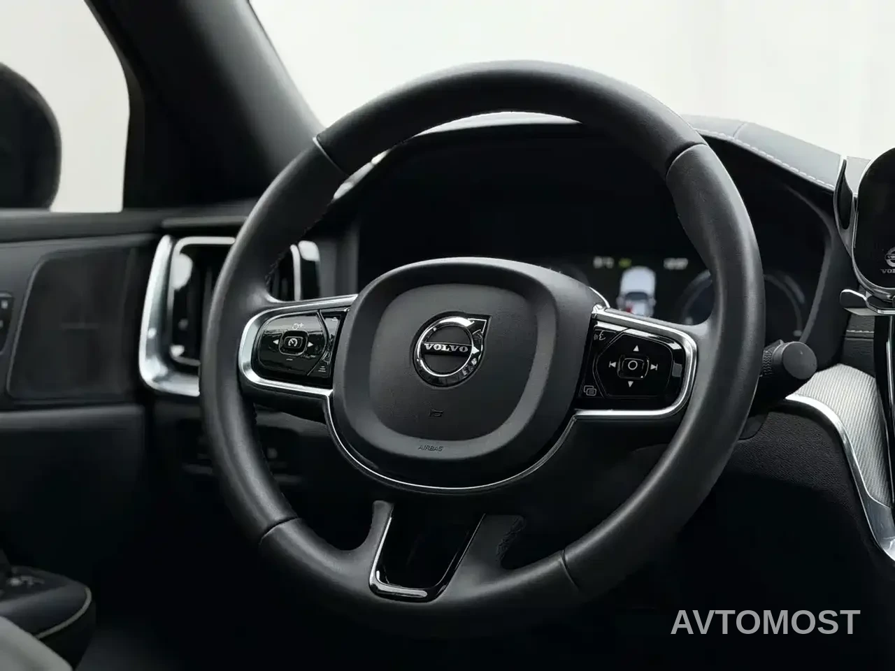 Volvo S60 Plug-in Hybrid 2021 T8 Twin Engine AWD R-Design Sport Edition — фото 11