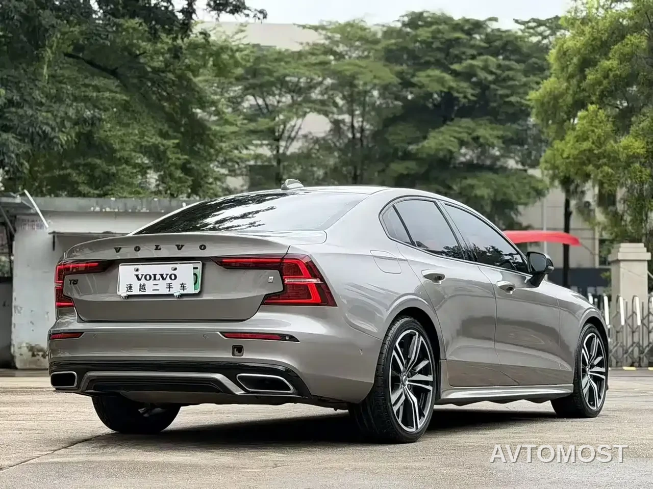 Volvo S60 Plug-in Hybrid 2021 T8 Twin Engine AWD R-Design Sport Edition — фото 15