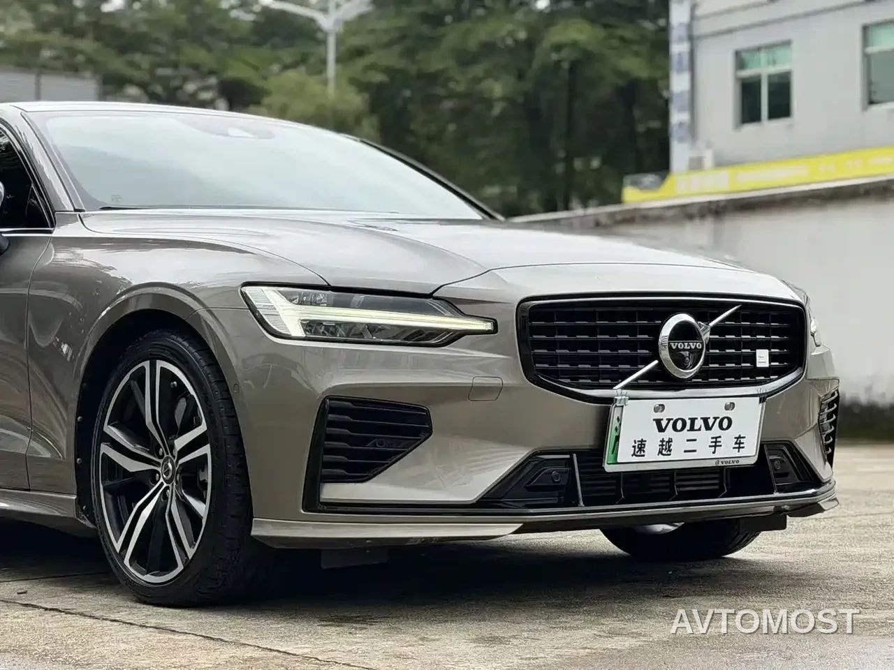 Volvo S60 Plug-in Hybrid 2021 T8 Twin Engine AWD R-Design Sport Edition — фото 17