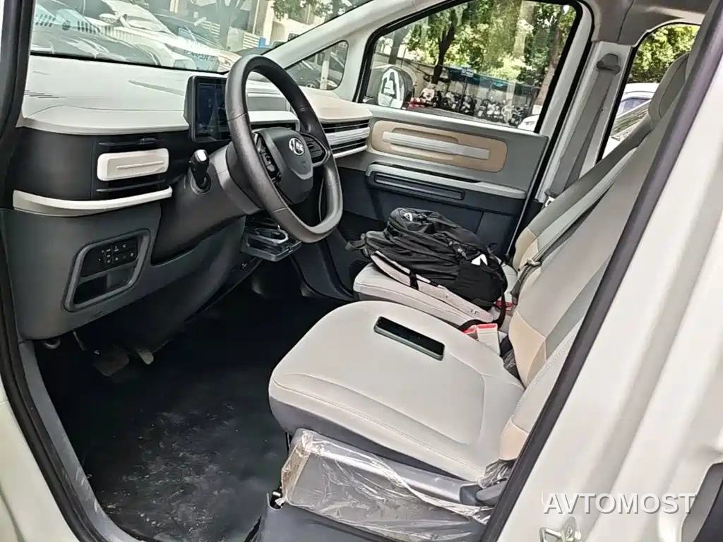 SAIC Maxus Dana V1 2025 Low Roof Multi-purpose Version 42kWh — фото 12