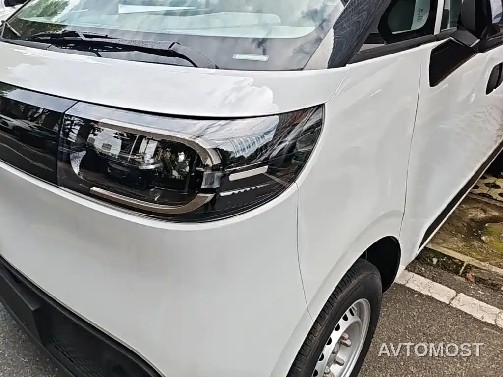 SAIC Maxus Dana V1 2025 Low Roof Multi-purpose Version 42kWh — фото 18