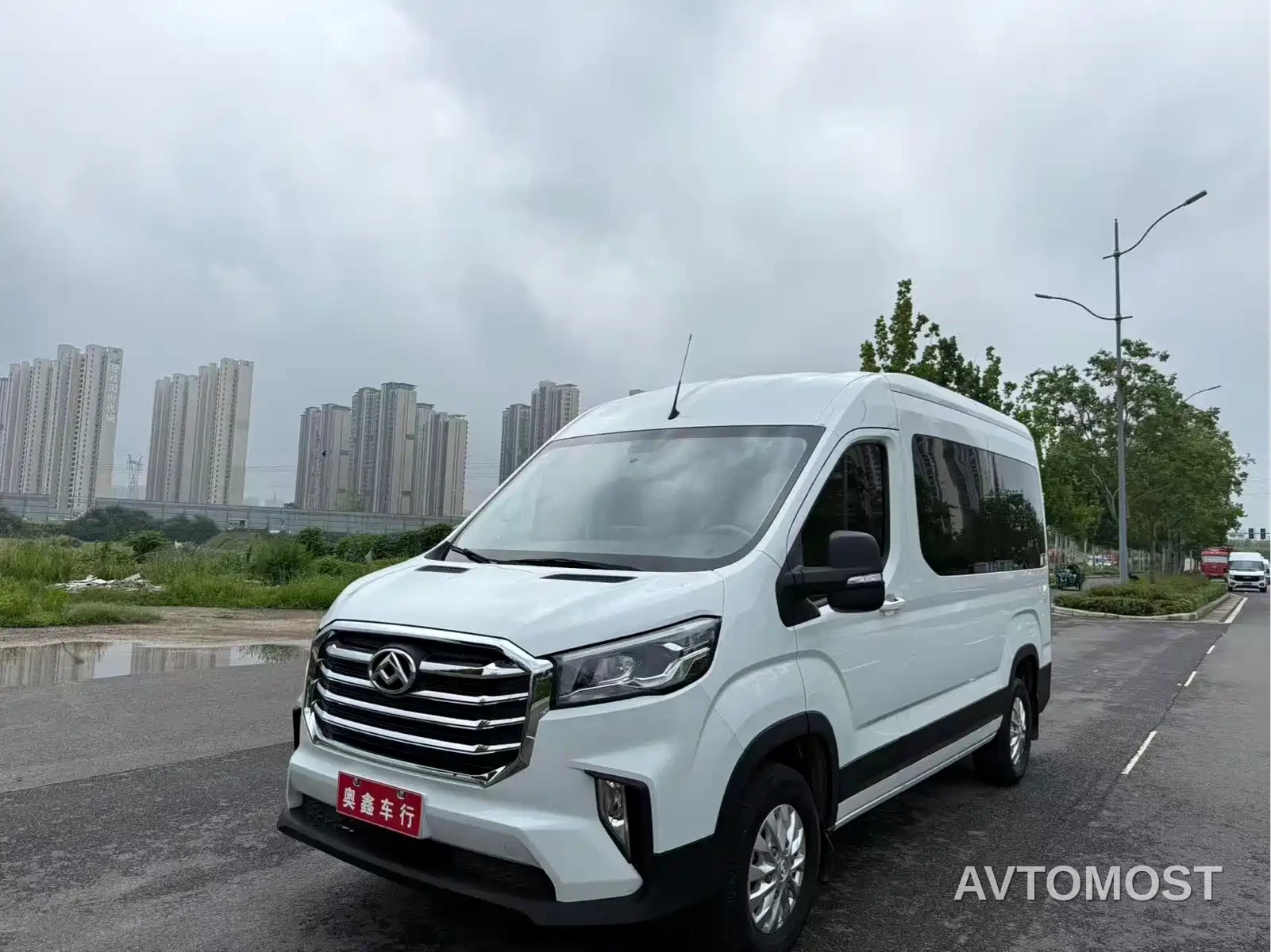 SAIC Maxus Xintu V90 2024 Model 2.0T Manual RWD Business Vehicle 7-Seater — фото 1