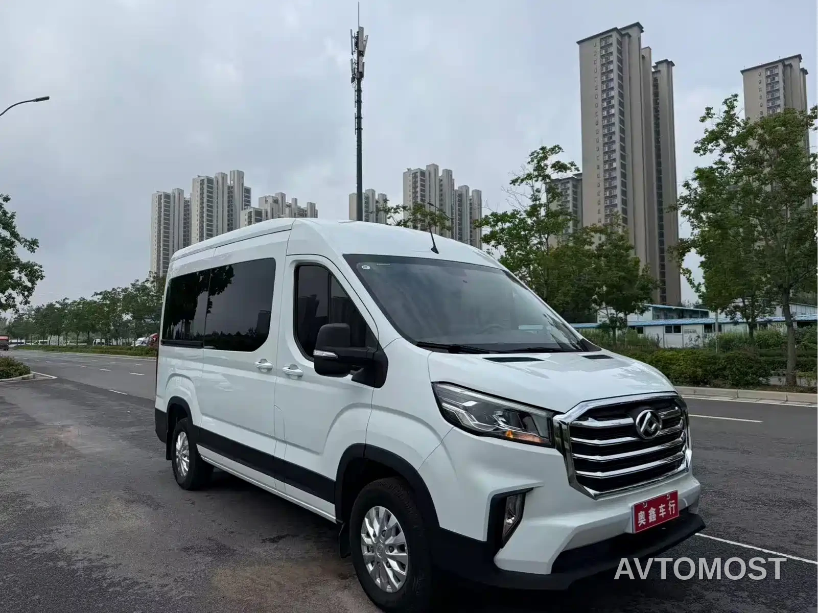 SAIC Maxus Xintu V90 2024 Model 2.0T Manual RWD Business Vehicle 7-Seater — фото 2