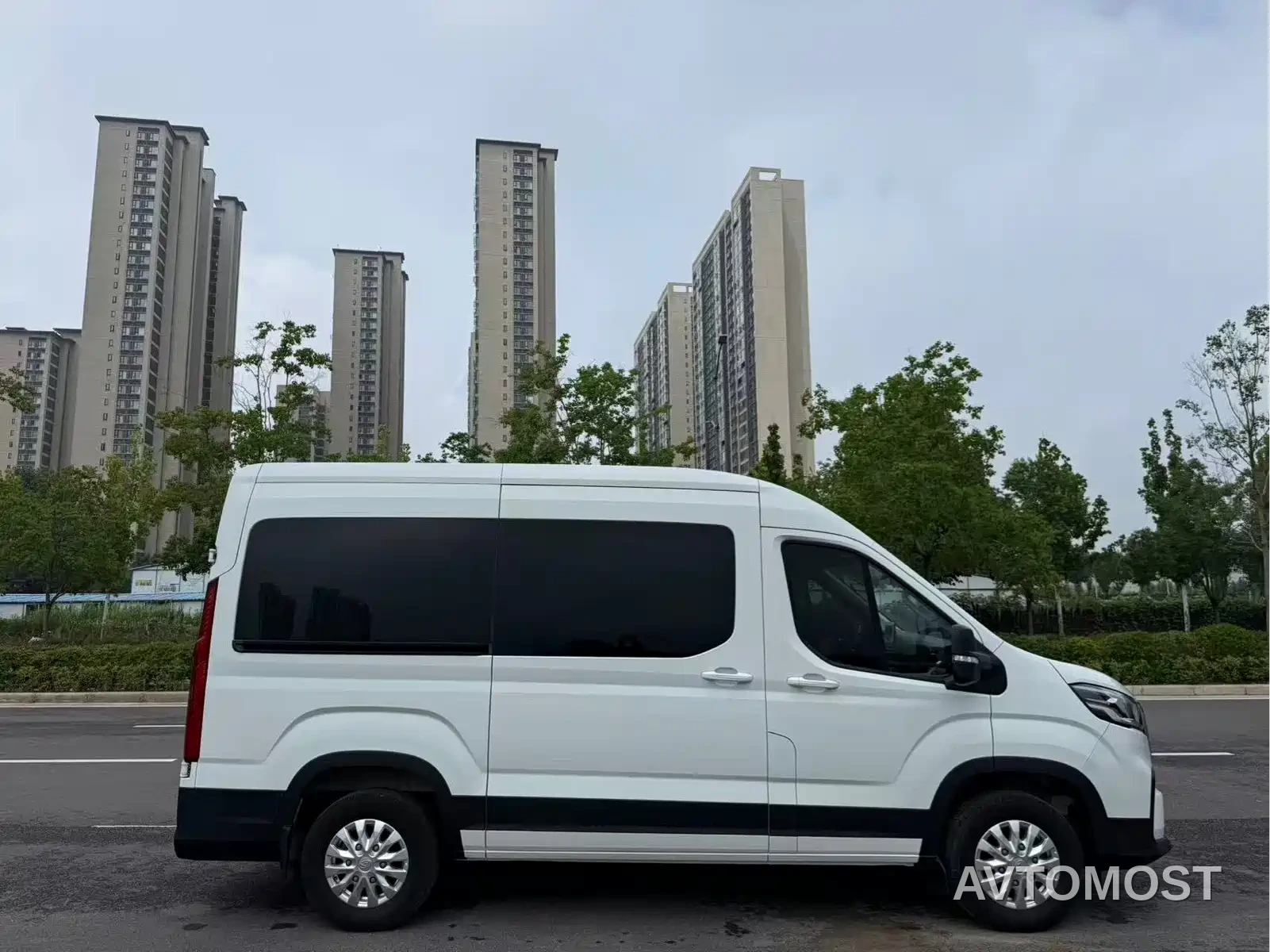 SAIC Maxus Xintu V90 2024 Model 2.0T Manual RWD Business Vehicle 7-Seater — фото 4