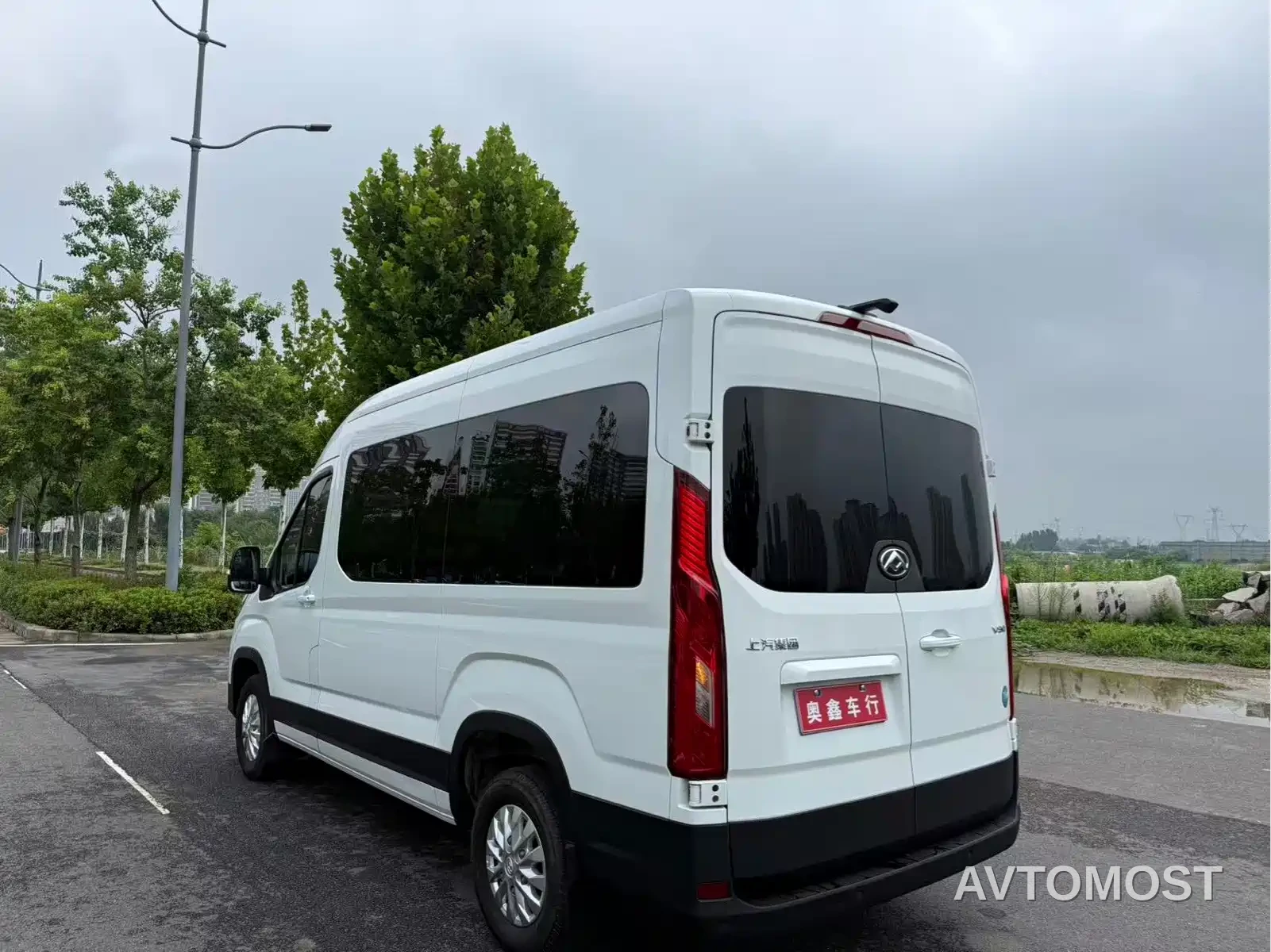 SAIC Maxus Xintu V90 2024 Model 2.0T Manual RWD Business Vehicle 7-Seater — фото 5