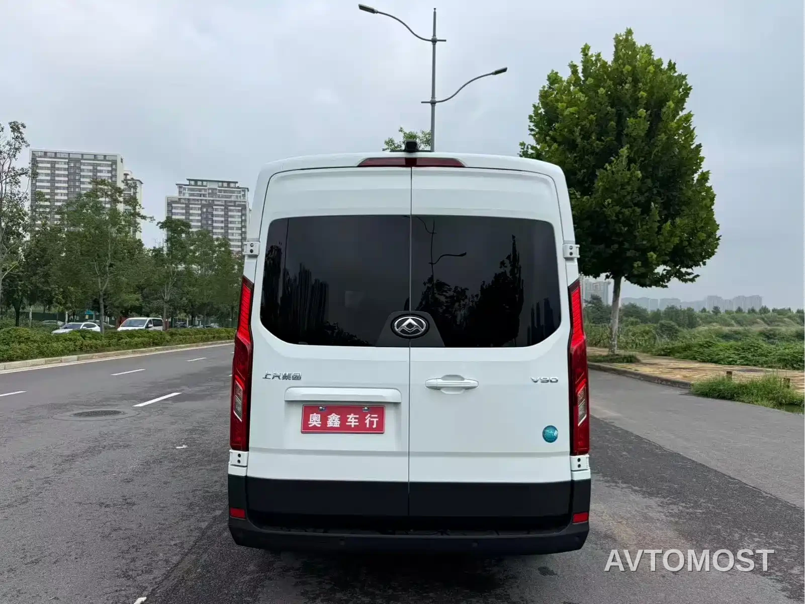 SAIC Maxus Xintu V90 2024 Model 2.0T Manual RWD Business Vehicle 7-Seater — фото 6
