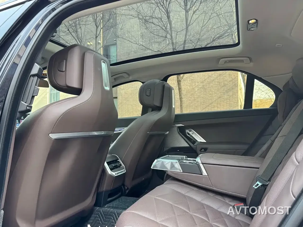 BMW 7 Series 2023 Model 735Li Luxury Package — фото 5