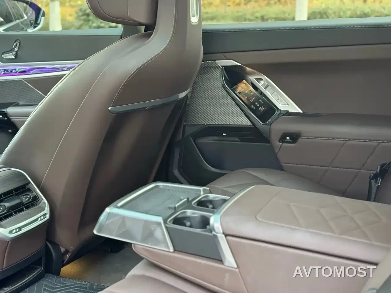 BMW 7 Series 2023 Model 735Li Luxury Package — фото 10