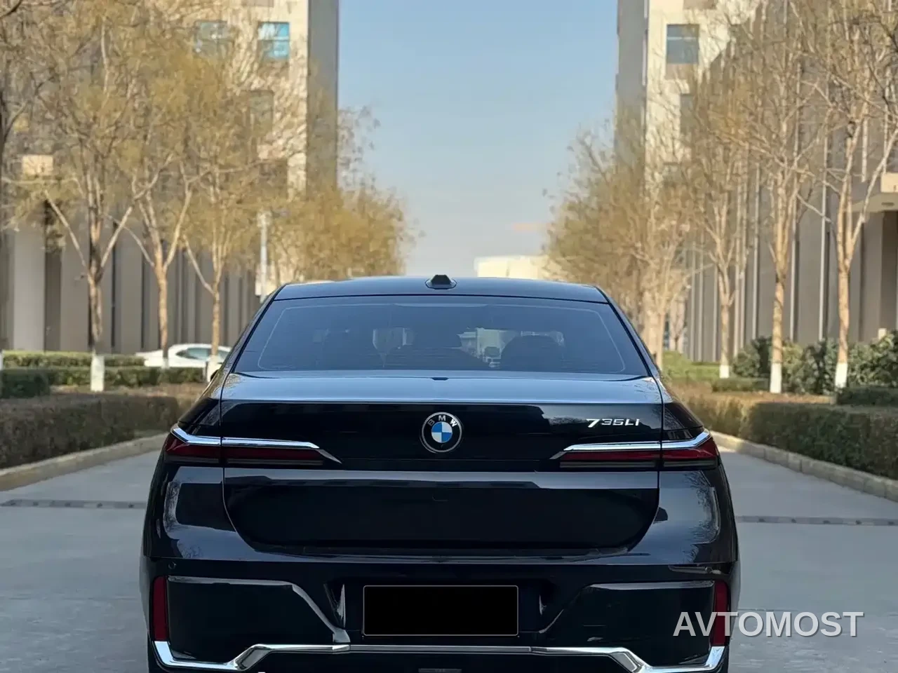 BMW 7 Series 2023 Model 735Li Luxury Package — фото 12