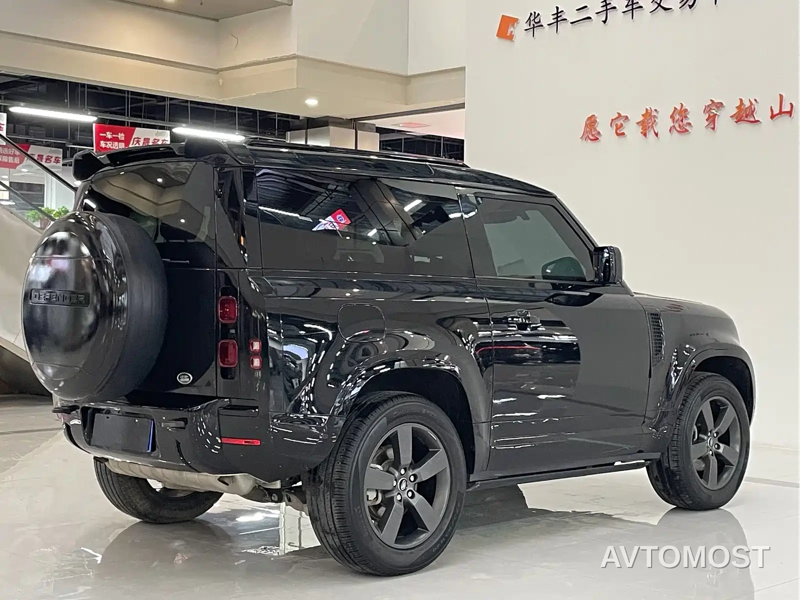Land Rover Defender 2022 90 2.0T P300 X-DYNAMIC HSE — фото 7