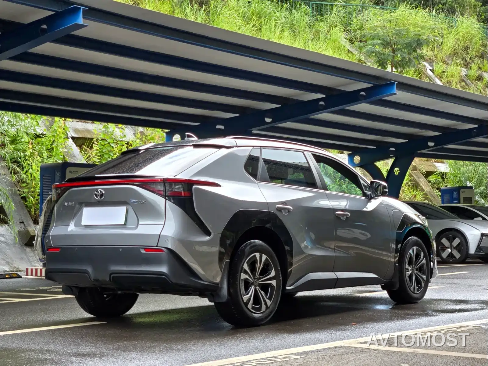 Toyota FAW Toyota bZ4X 2022 2WD Long Range PRO Edition — фото 14