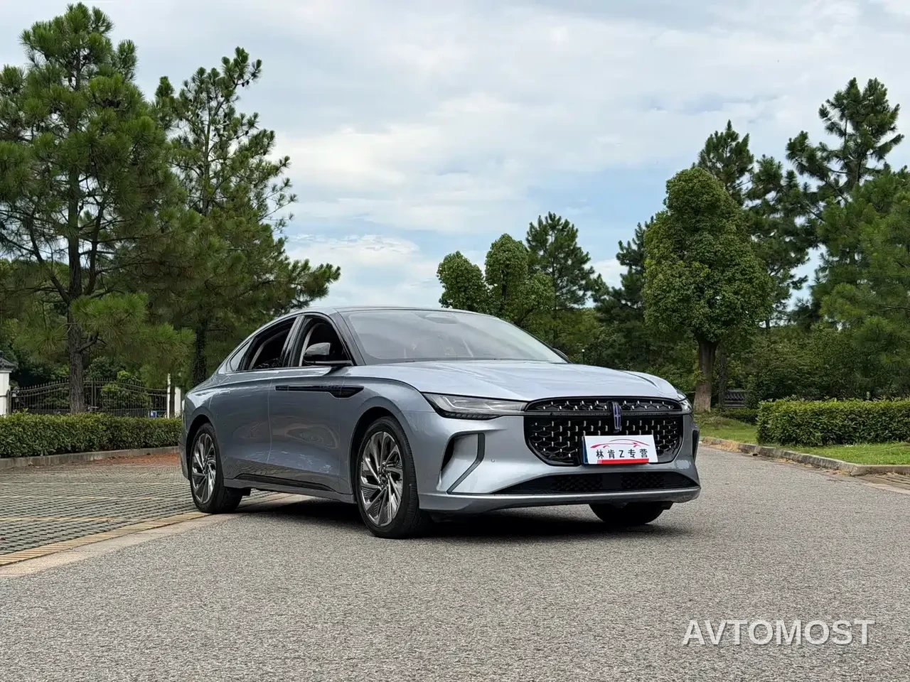 Lincoln Z 2024 2.0T 2WD Premium Hybrid — фото 3