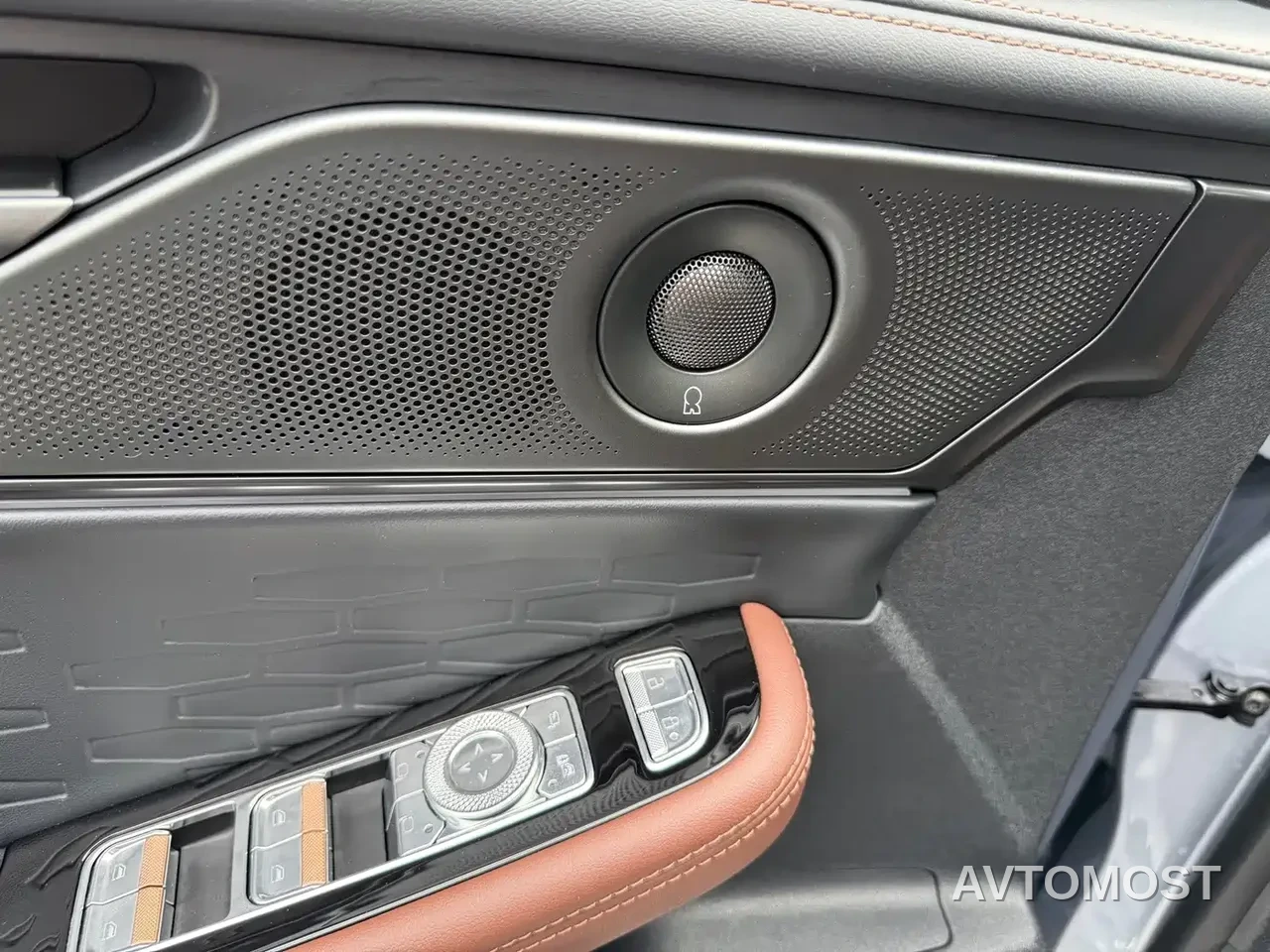Lincoln Z 2024 2.0T 2WD Premium Hybrid — фото 7