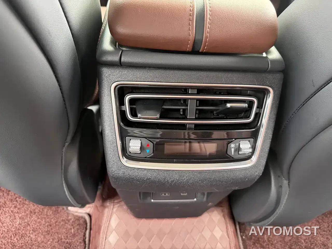 Lincoln Z 2024 2.0T 2WD Premium Hybrid — фото 8