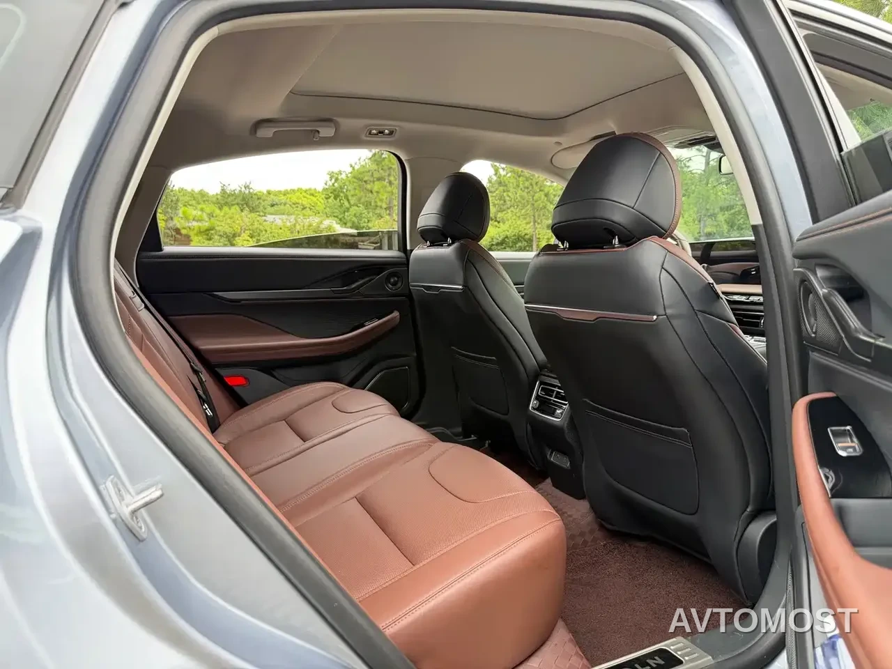 Lincoln Z 2024 2.0T 2WD Premium Hybrid — фото 10