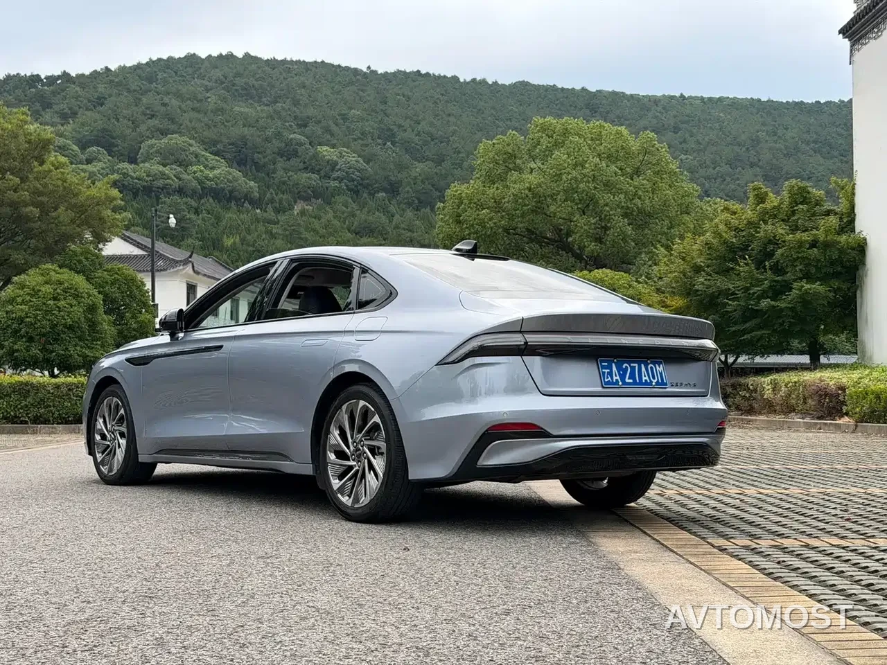 Lincoln Z 2024 2.0T 2WD Premium Hybrid — фото 17