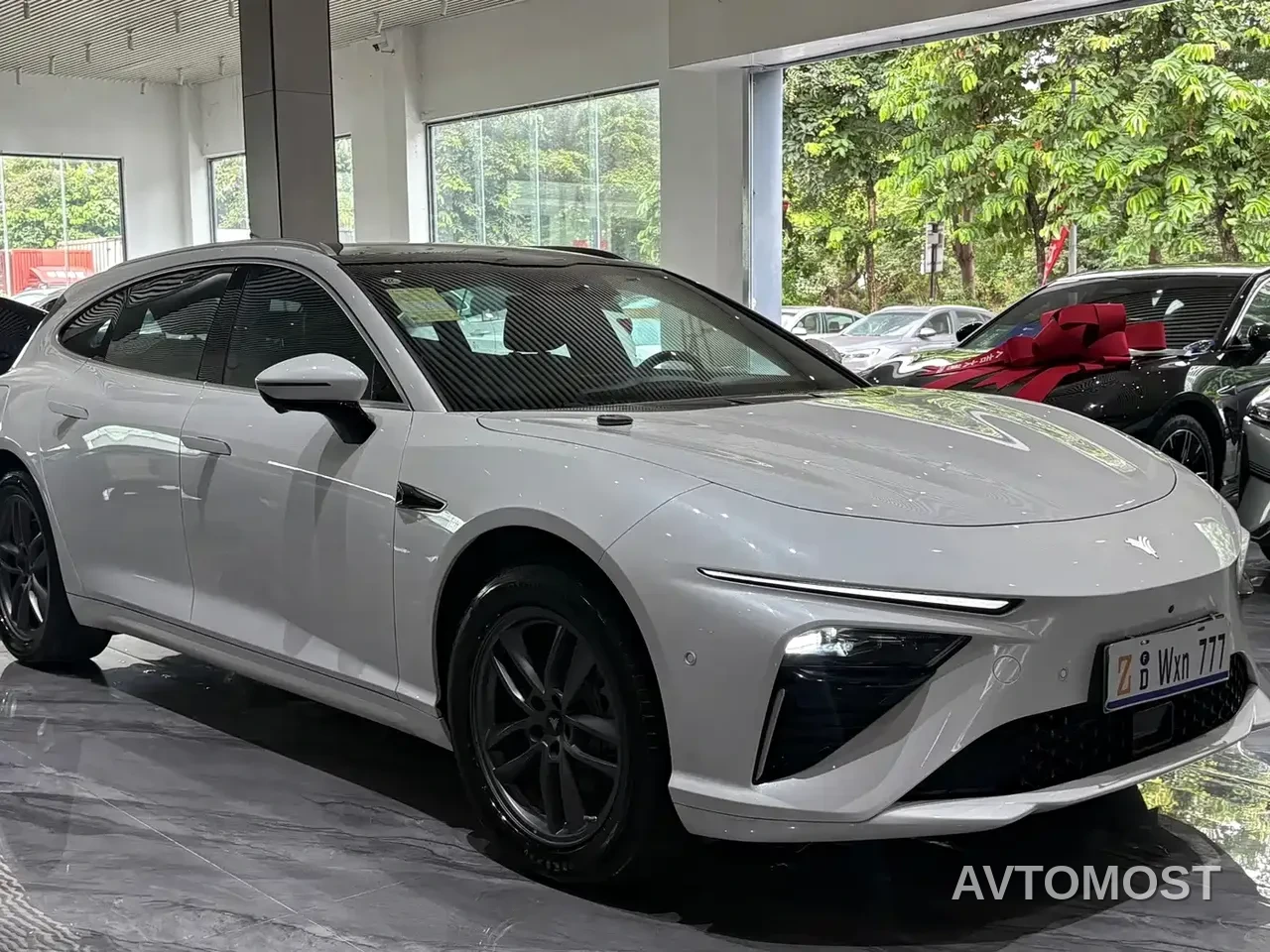 Nezha S Shooting Brake 2024 Model Range Extender 300 Standard — фото 2