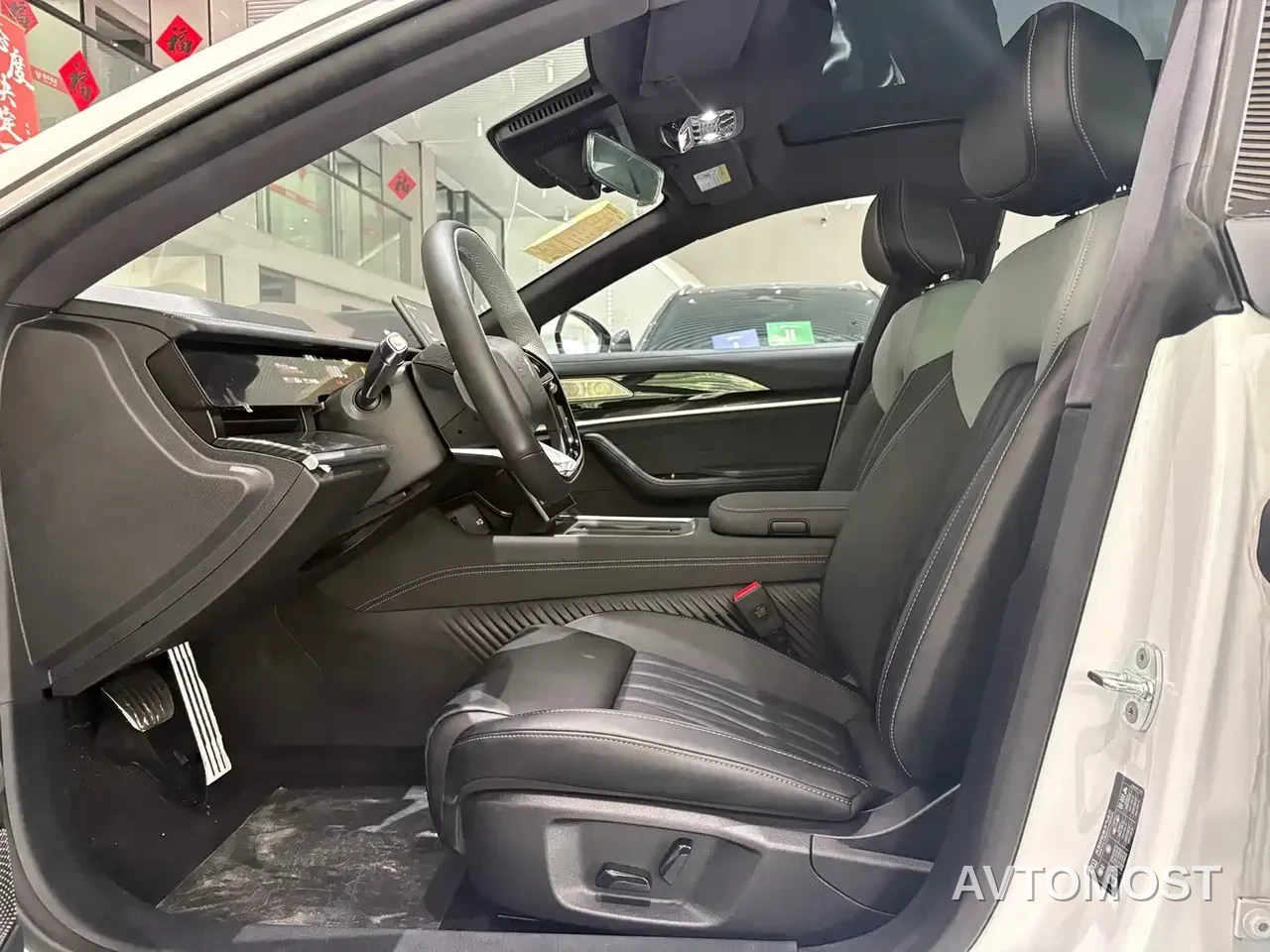 Nezha S Shooting Brake 2024 Model Range Extender 300 Standard — фото 3