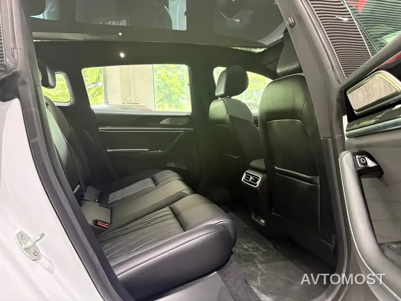 Nezha S Shooting Brake 2024 Model Range Extender 300 Standard — фото 20
