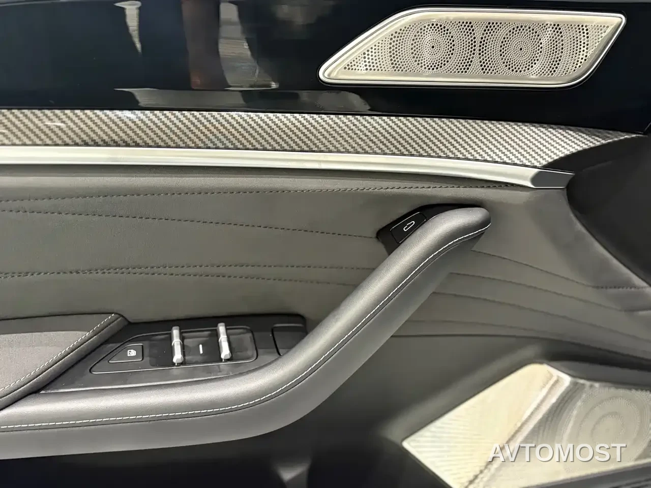 Nezha S Shooting Brake 2024 Model Range Extender 300 Standard — фото 21