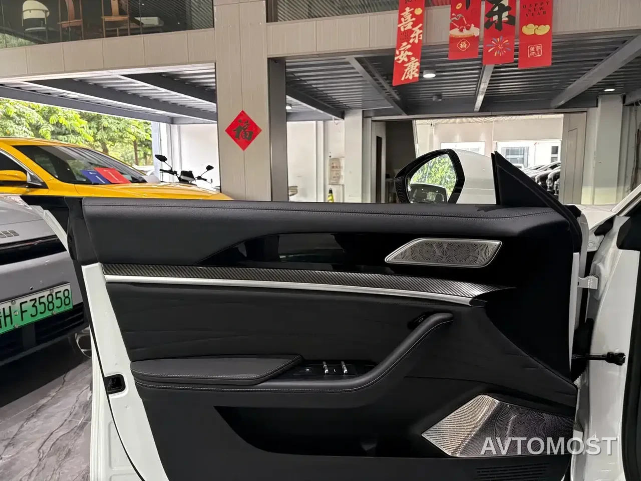 Nezha S Shooting Brake 2024 Model Range Extender 300 Standard — фото 22