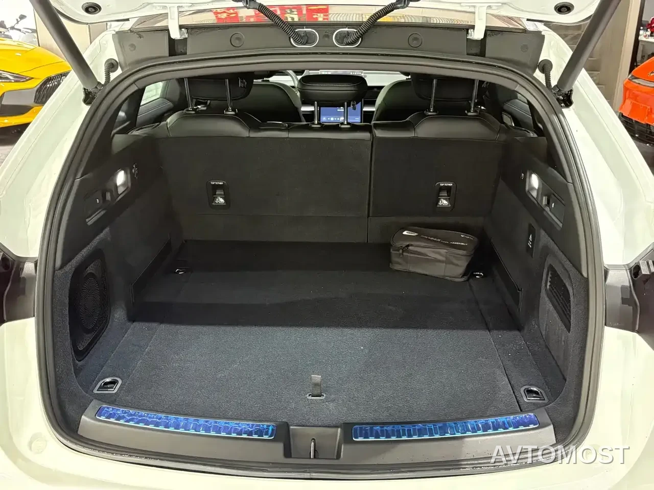 Nezha S Shooting Brake 2024 Model Range Extender 300 Standard — фото 23