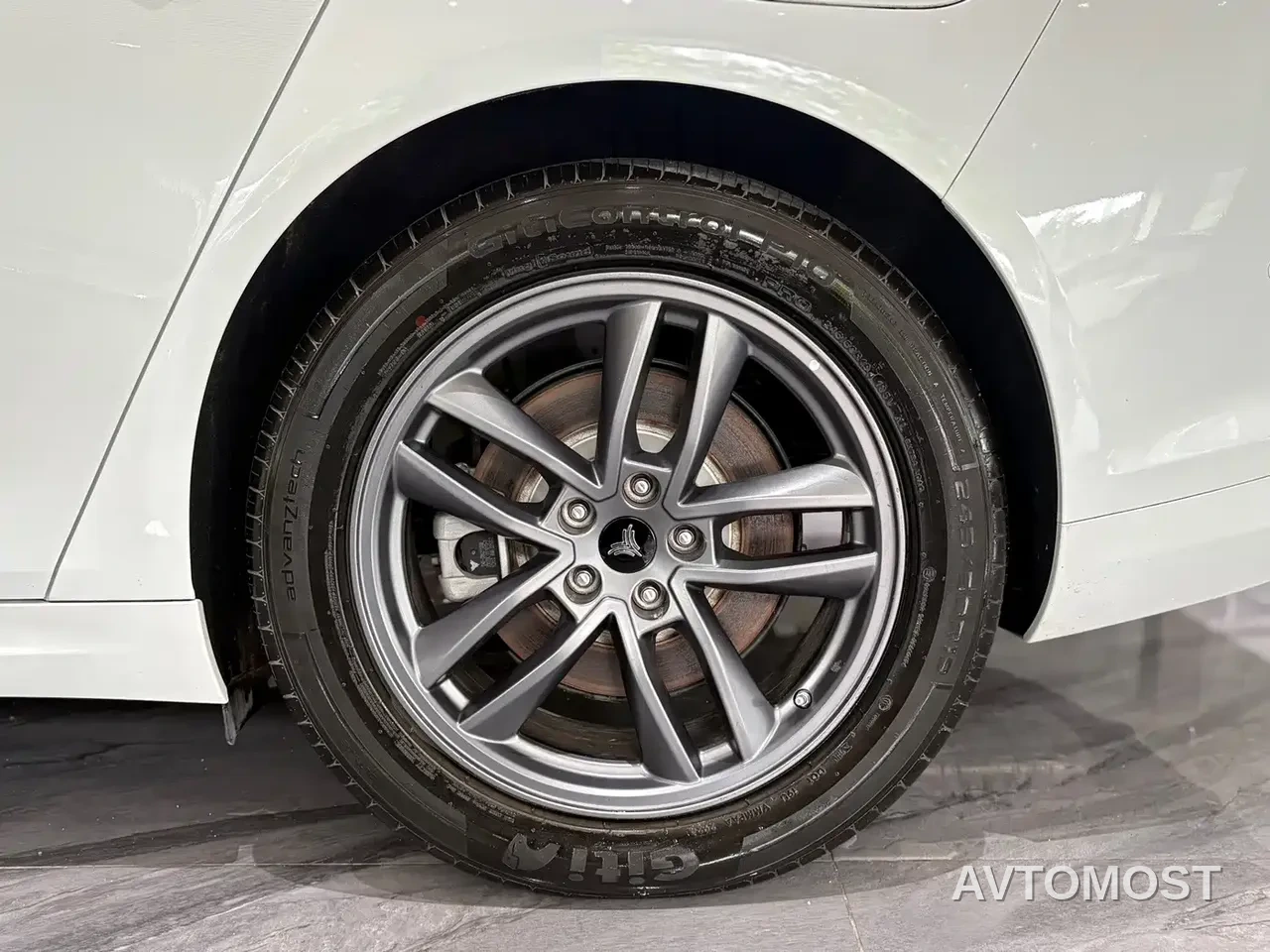 Nezha S Shooting Brake 2024 Model Range Extender 300 Standard — фото 26