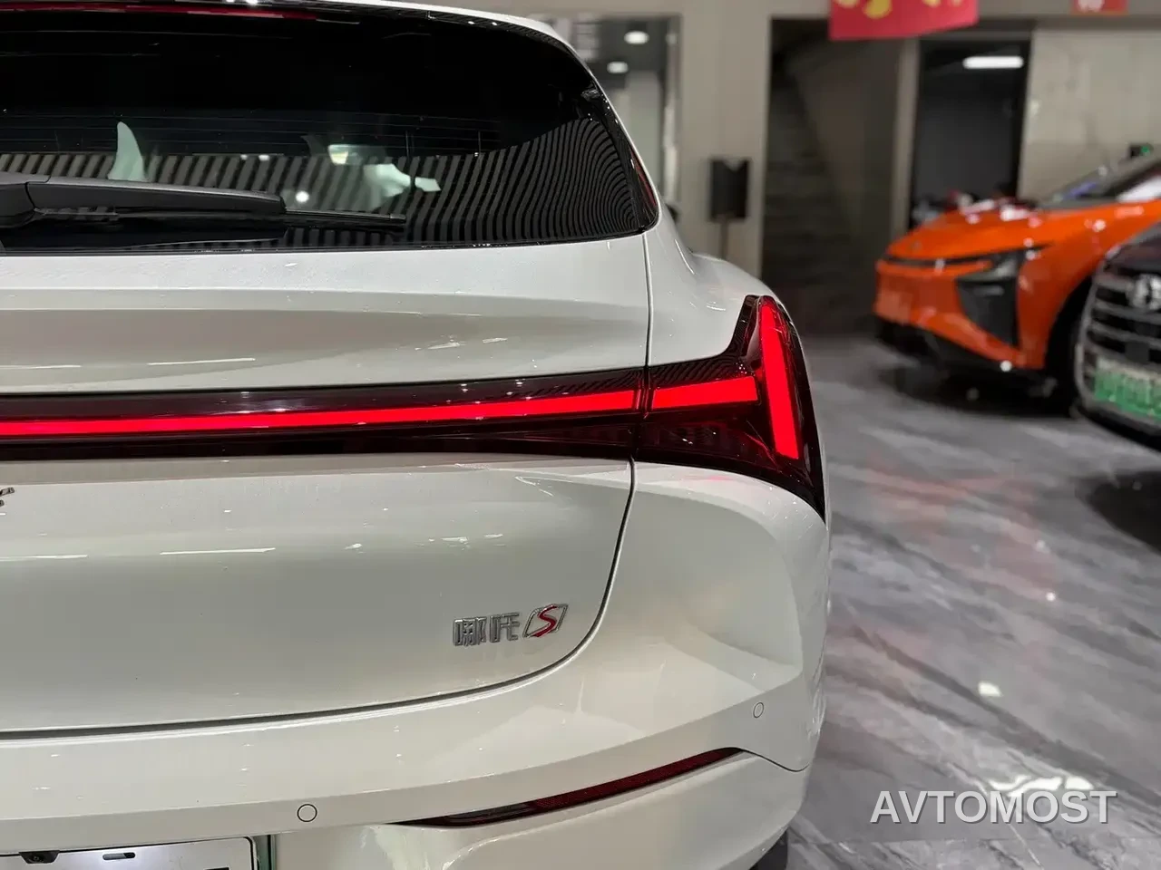 Nezha S Shooting Brake 2024 Model Range Extender 300 Standard — фото 28
