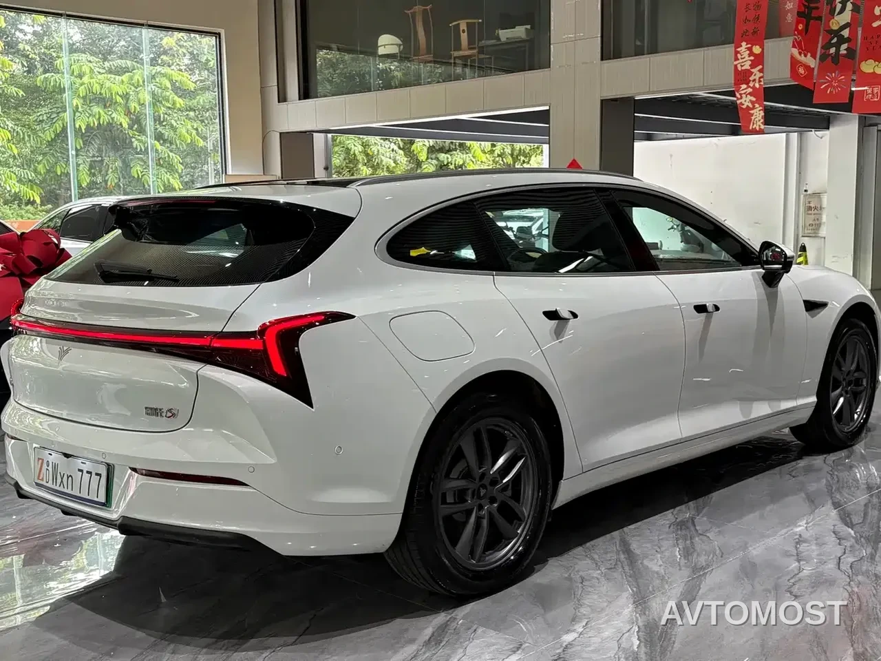 Nezha S Shooting Brake 2024 Model Range Extender 300 Standard — фото 29