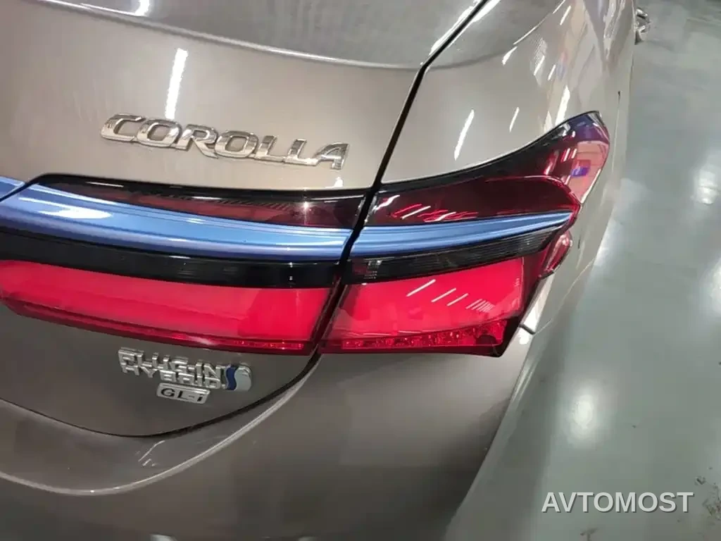 Toyota Corolla Twin Engine E+ 2019 1.8L E-CVT Leading Edition — фото 8
