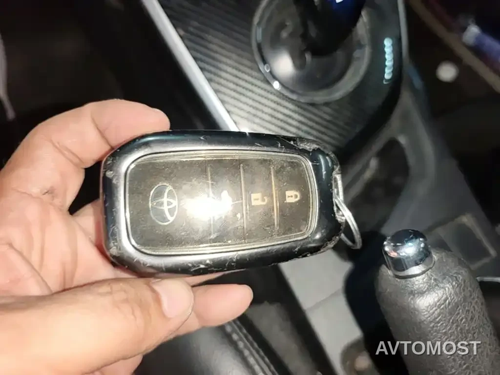 Toyota Corolla Twin Engine E+ 2019 1.8L E-CVT Leading Edition — фото 9