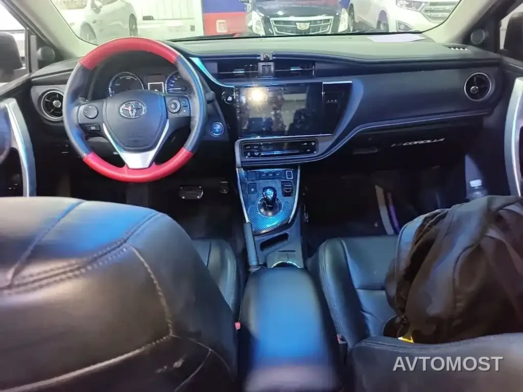 Toyota Corolla Twin Engine E+ 2019 1.8L E-CVT Leading Edition — фото 10