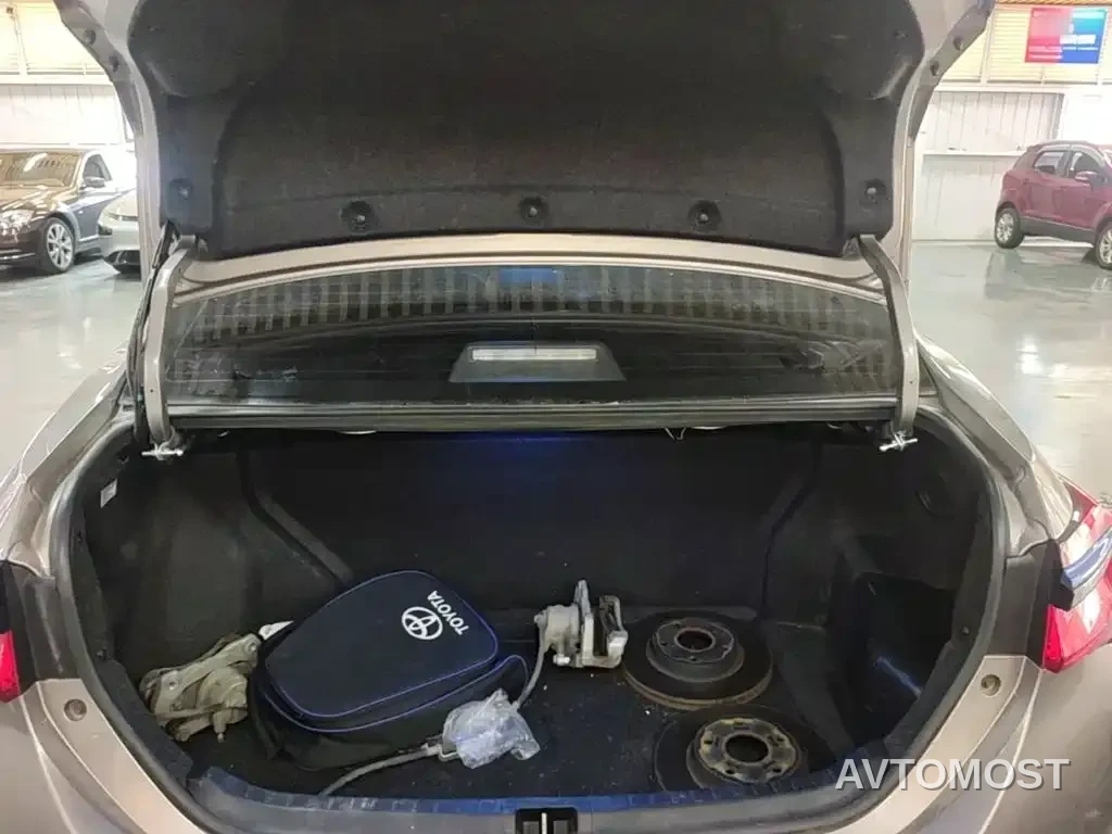 Toyota Corolla Twin Engine E+ 2019 1.8L E-CVT Leading Edition — фото 19