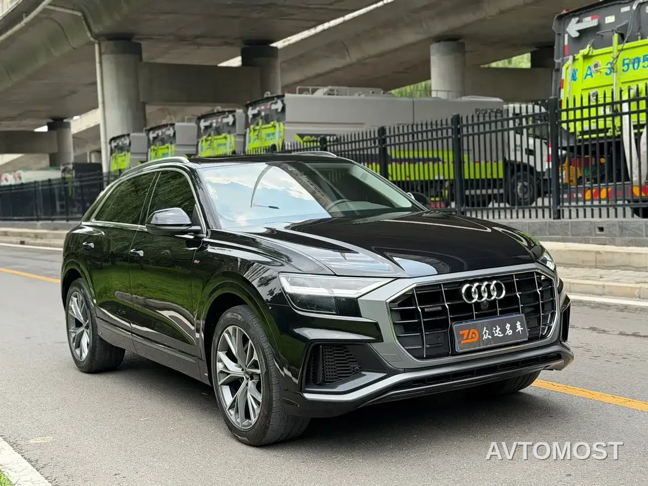 Audi Q8 2021 Model 55 TFSI Premium Dynamic — фото 3