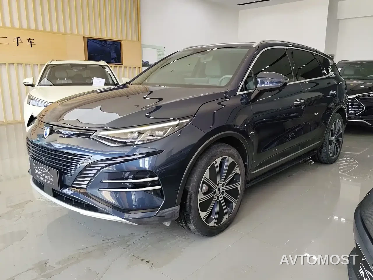Denza N8 2023 4WD Super Hybrid Flagship 6-seater — фото 1