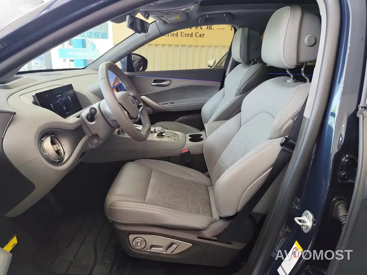 Denza N8 2023 4WD Super Hybrid Flagship 6-seater — фото 9
