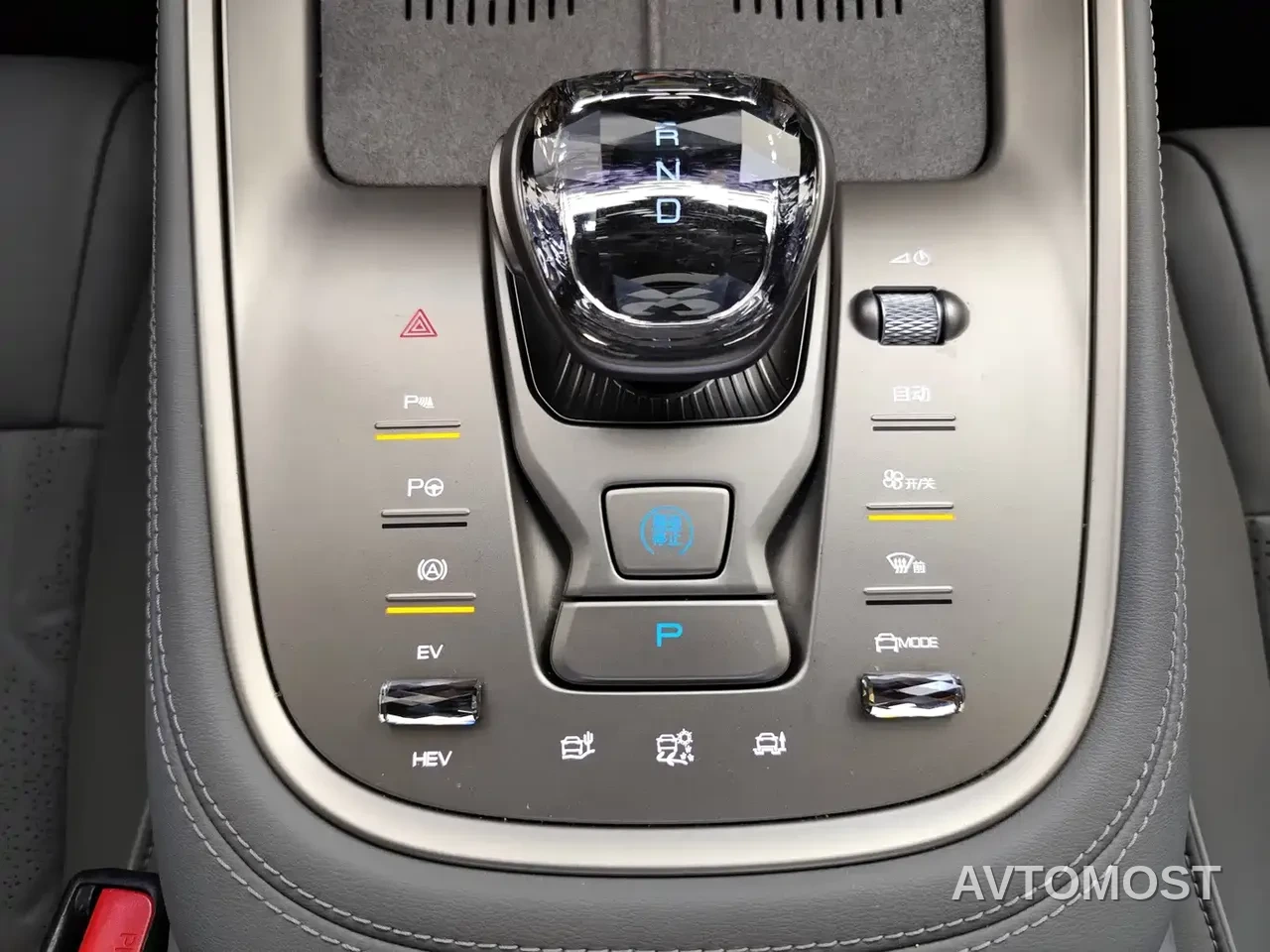 Denza N8 2023 4WD Super Hybrid Flagship 6-seater — фото 13