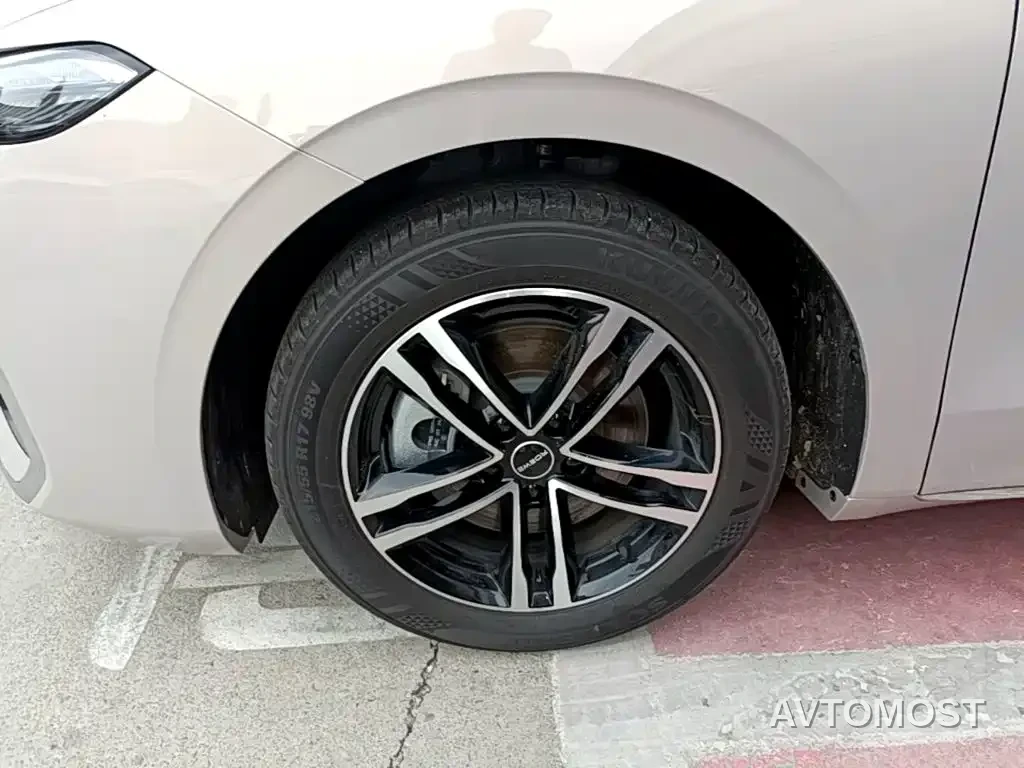Roewe M7 DMH 2025 1.5T 115km Standard — фото 17