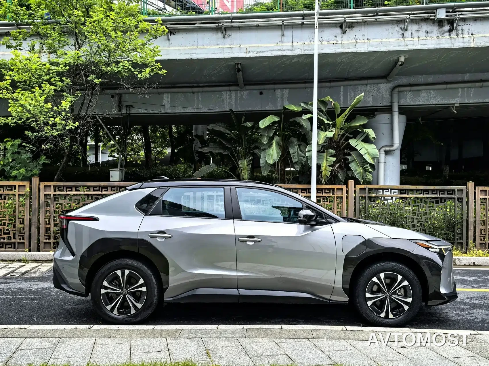 Toyota FAW Toyota bZ4X 2022 4WD High Performance PRO Edition — фото 11