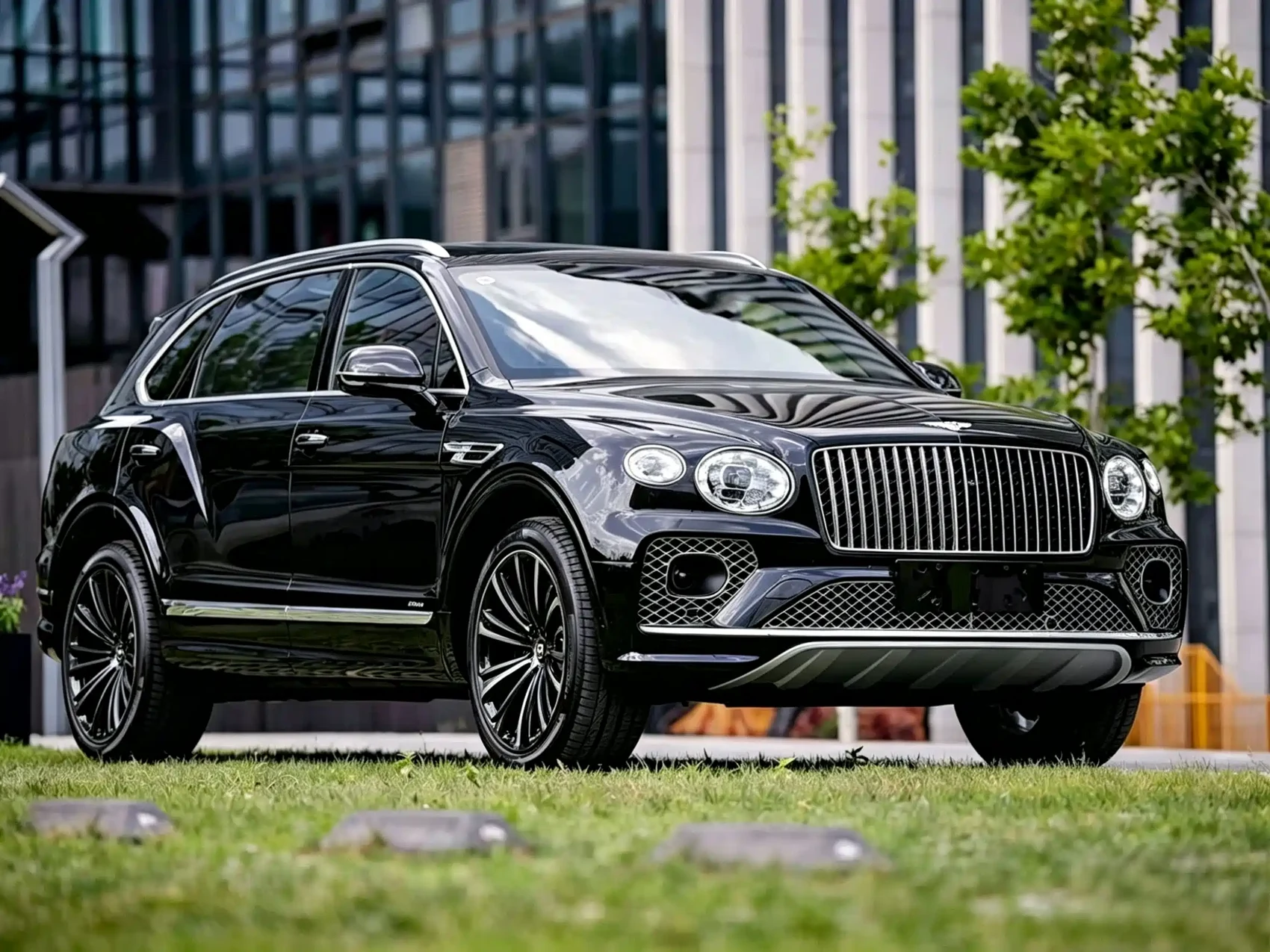 Bentley Bentayga 2023 4.0T V8 Long Wheelbase Version — фото 3
