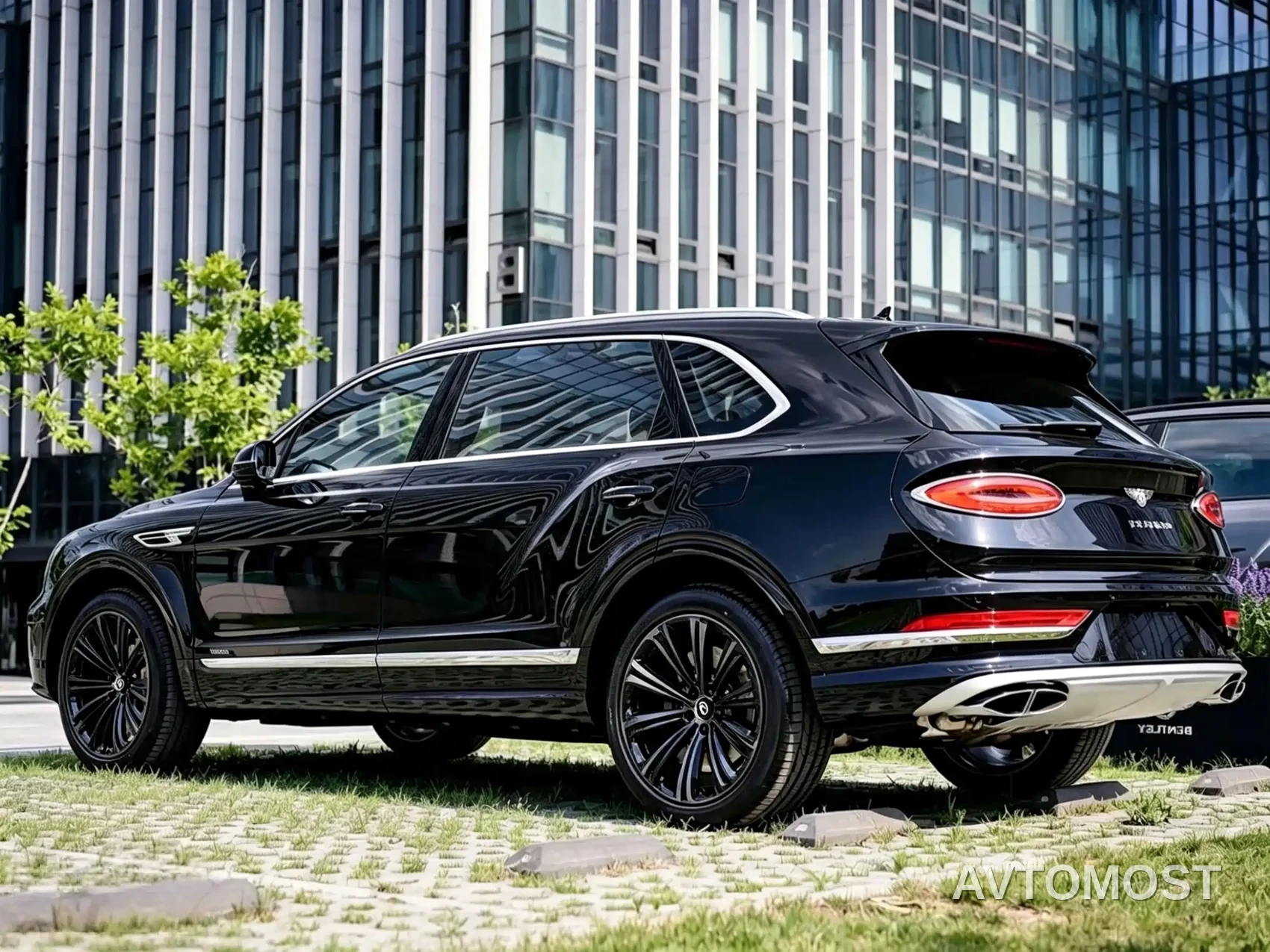 Bentley Bentayga 2023 4.0T V8 Long Wheelbase Version — фото 13