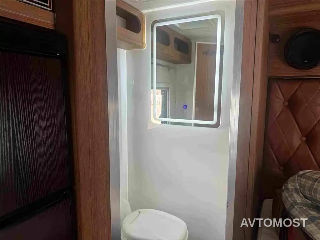 SAIC Maxus V90 RV 2021 2.0T Life Home V90 Self-Contained Class C RV Flagship Small Front Overhead Transverse Bed — фото 9