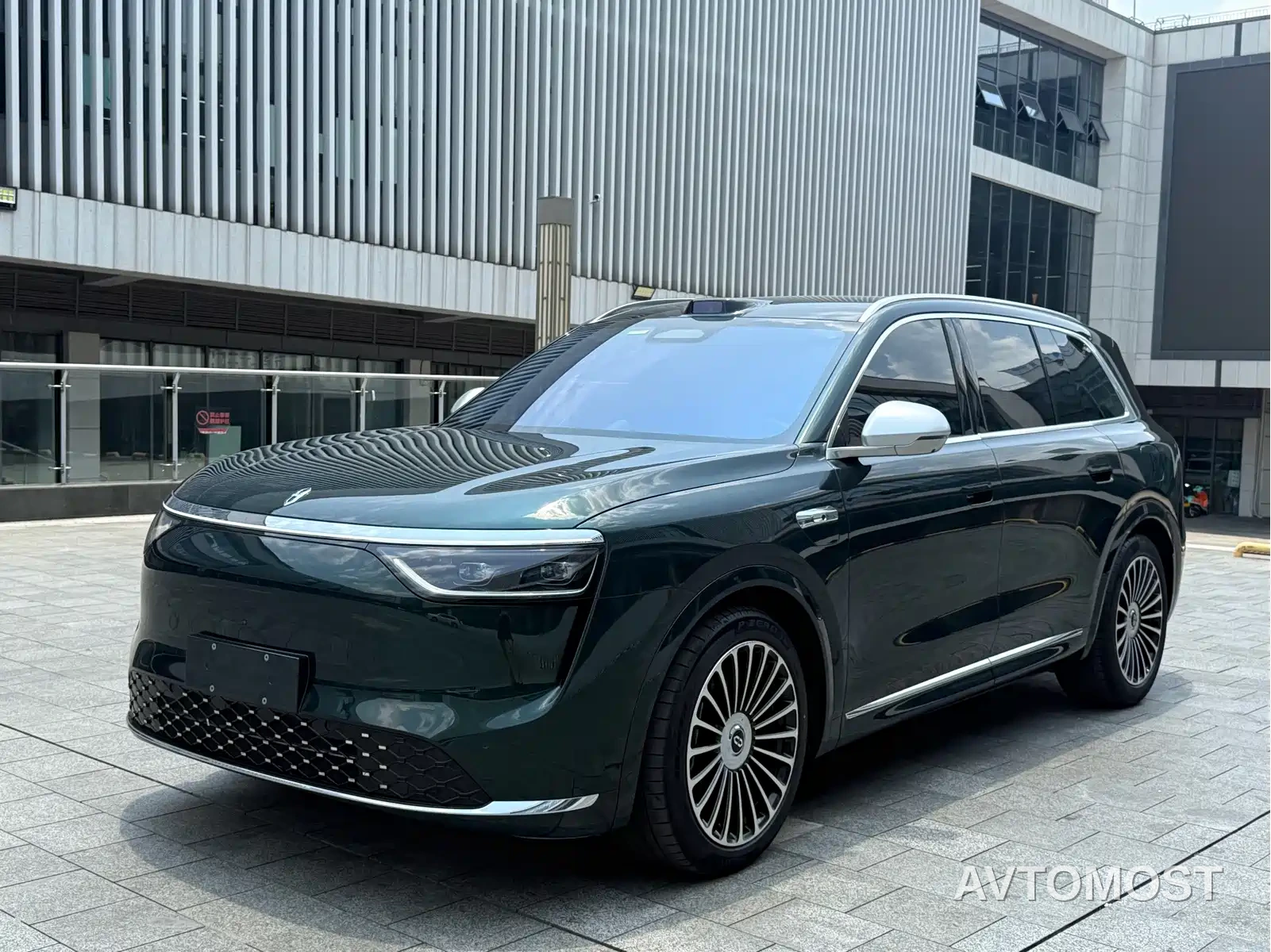 AITO M8 2025 Range Extender Max+ Edition 53.4kWh 5-seater — фото 1