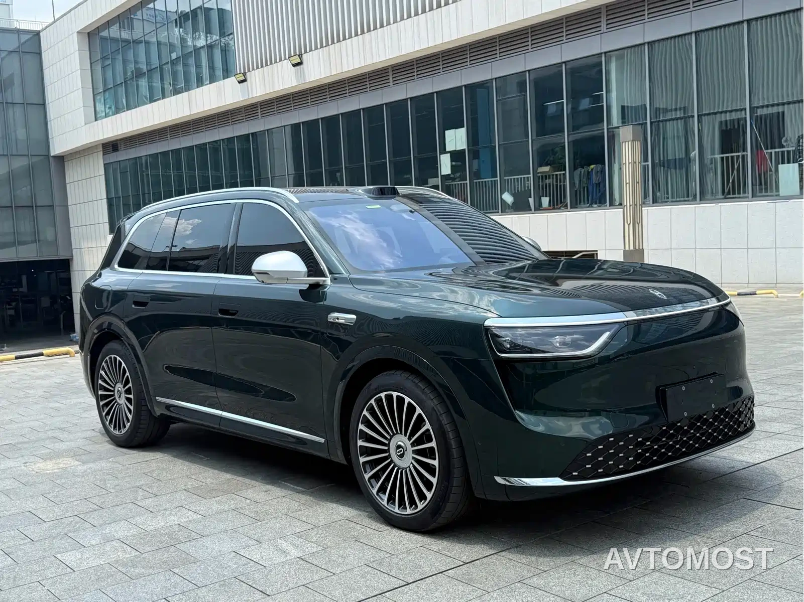 AITO M8 2025 Range Extender Max+ Edition 53.4kWh 5-seater — фото 2