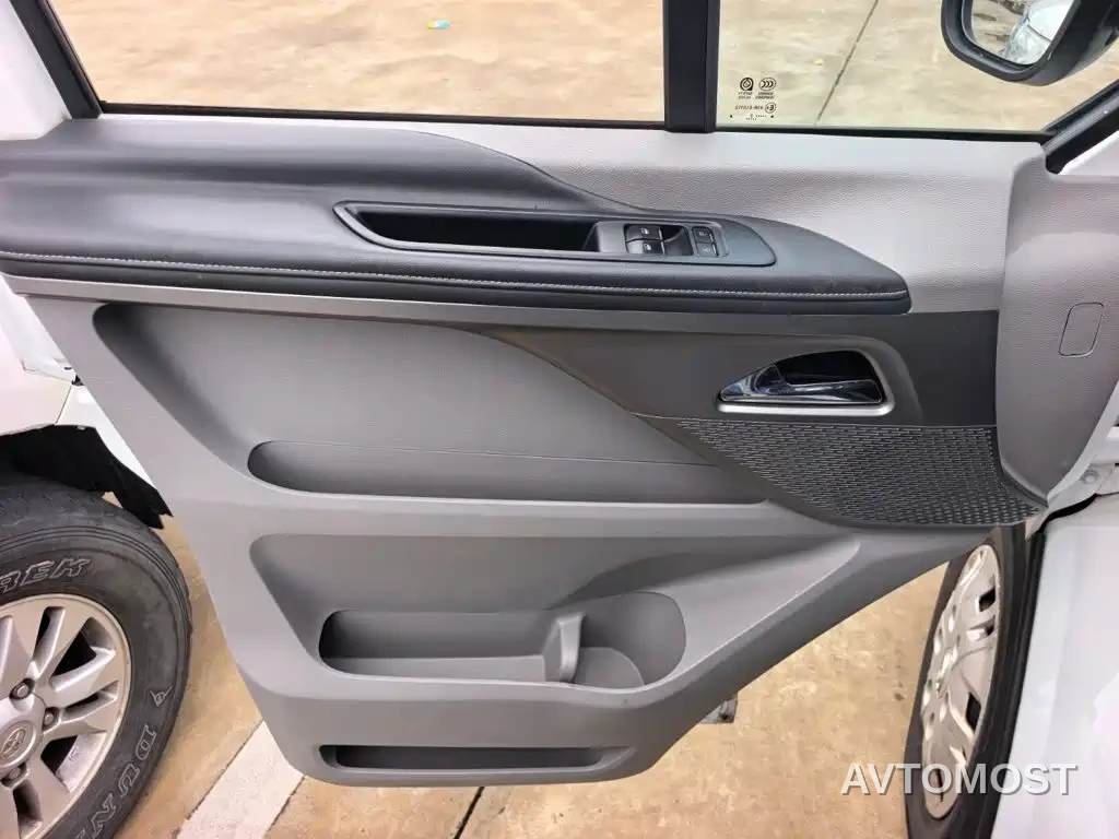 SAIC Maxus Xintu V70 2023 Model 2.0T Elite Manual Short Wheelbase Low Roof 5/6 Seats (125Ps) — фото 8