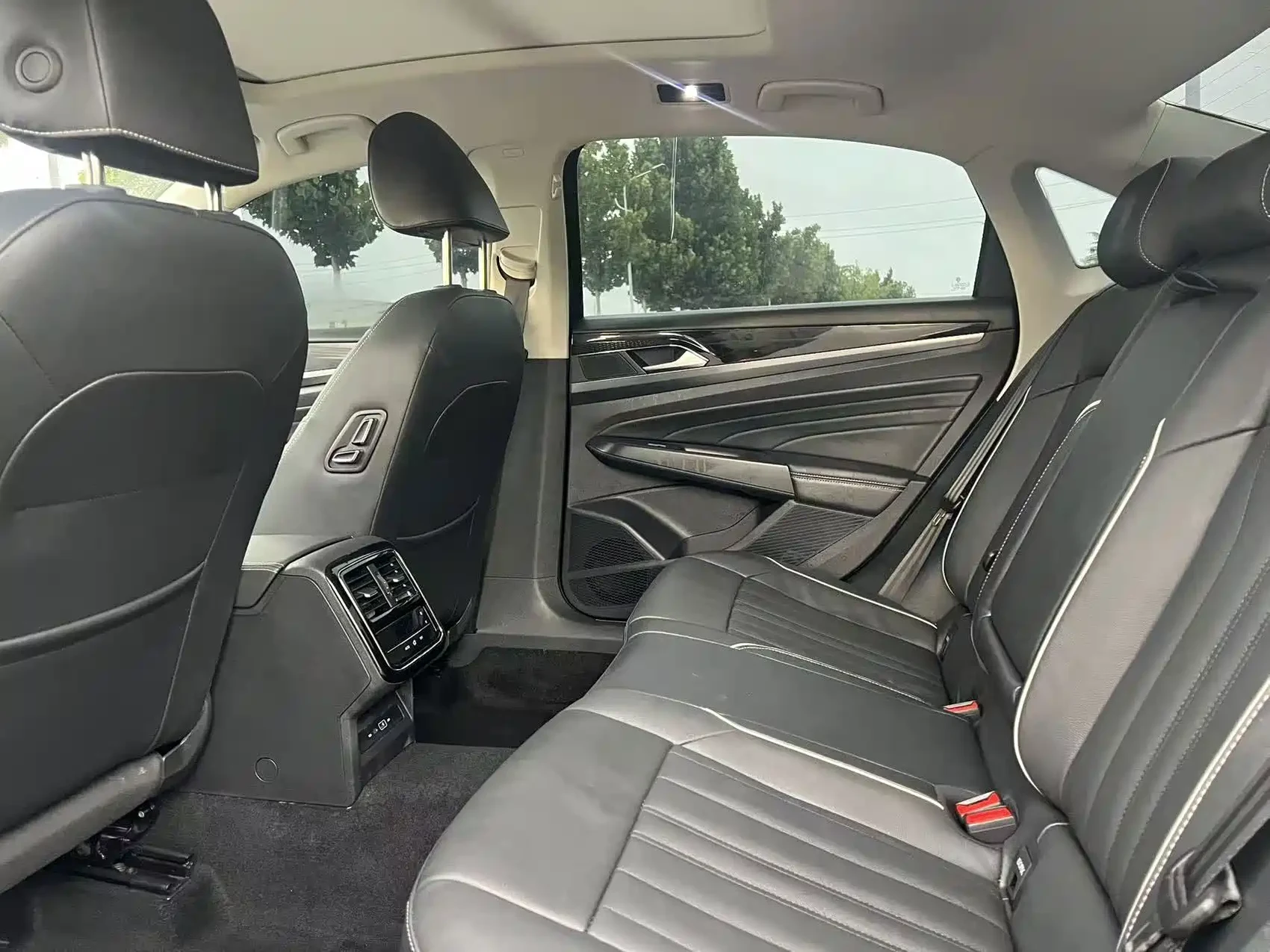 Volkswagen Passat 2022 330TSI Elite Edition — фото 6