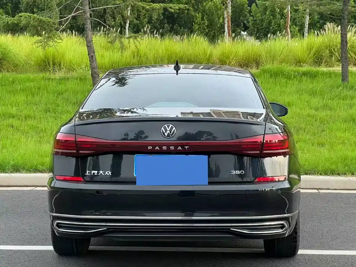 Volkswagen Passat 2022 330TSI Elite Edition — фото 8